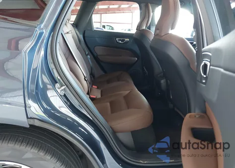 2023 Volvo Xc60 B5 Plus Dark Theme z USA, uszkodzony, nr VIN YV4L12RLXP1351485